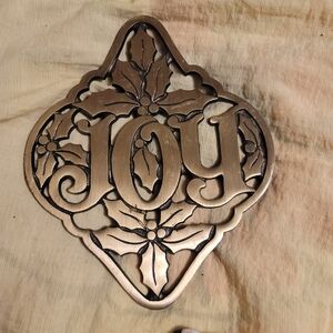 *VTG*. AVON Joy and Holly Trivet/Wall hanging. (571)